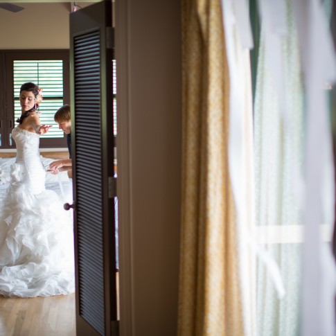 A bride gets ready nfor her wedding at Travassa Hotel, Hana.